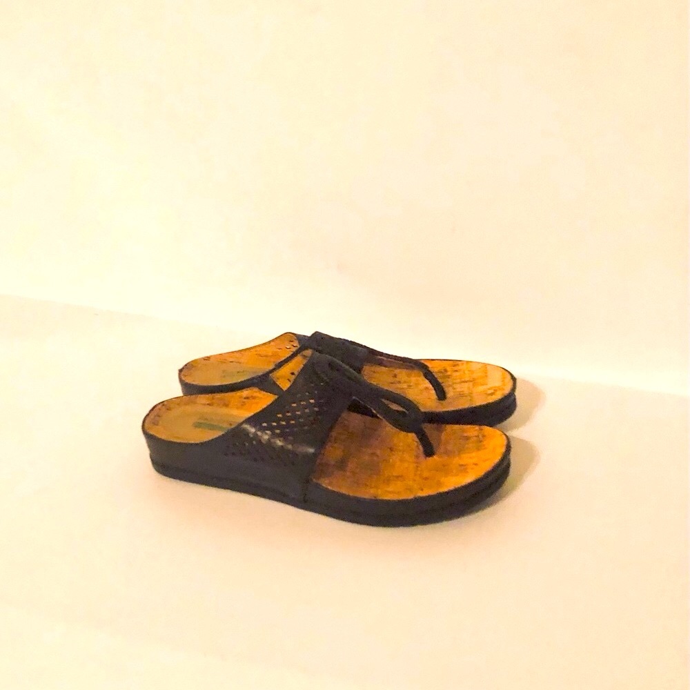 Bare Traps(Memory Foam) Size 10 Thong Sandals - image 4